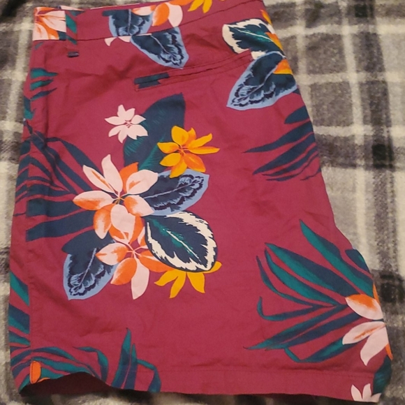 Old Navy Everyday Shorts - Picture 2 of 4